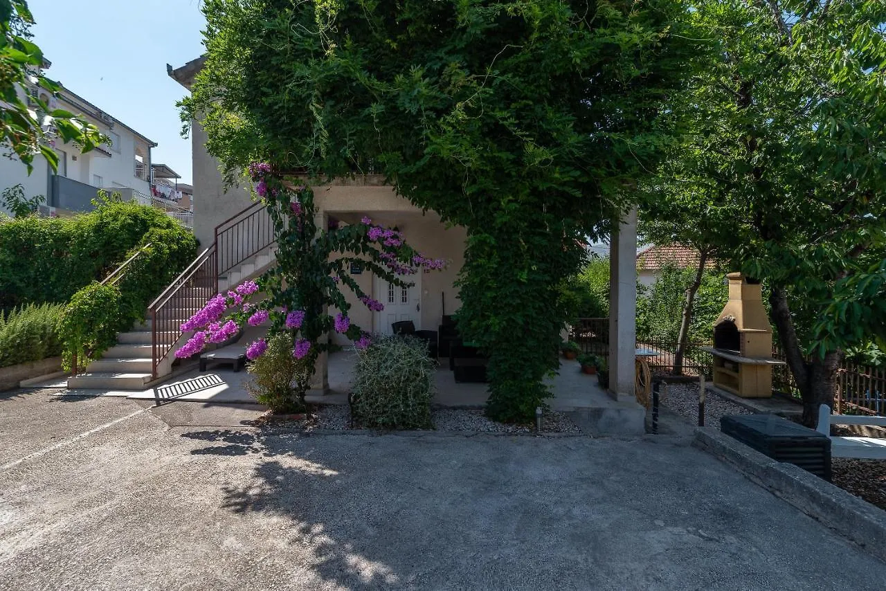 Apartment Ela Trogir Kroatië