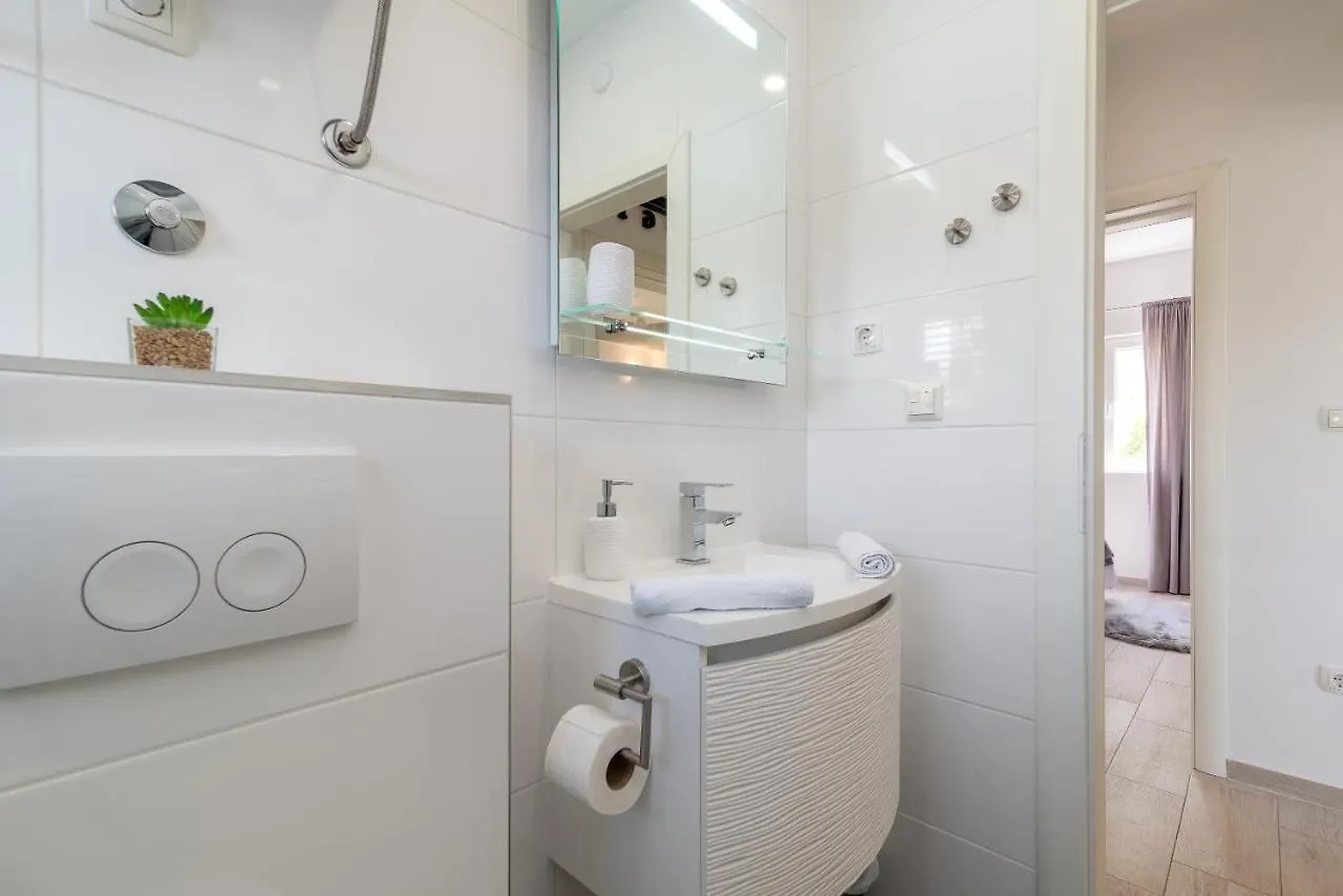 Apartment Ela Trogir 0*,