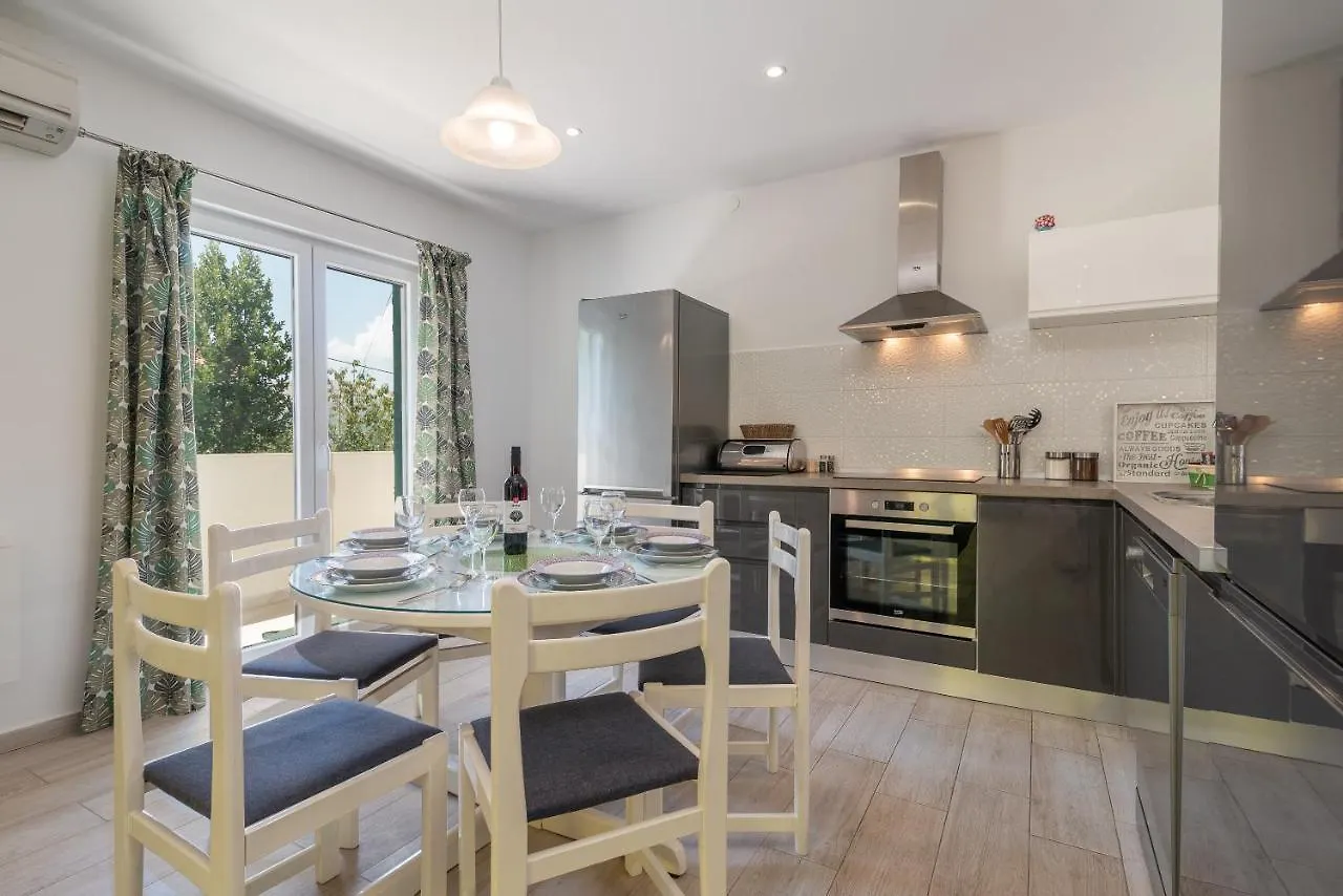 Apartment Ela Trogir 0*,