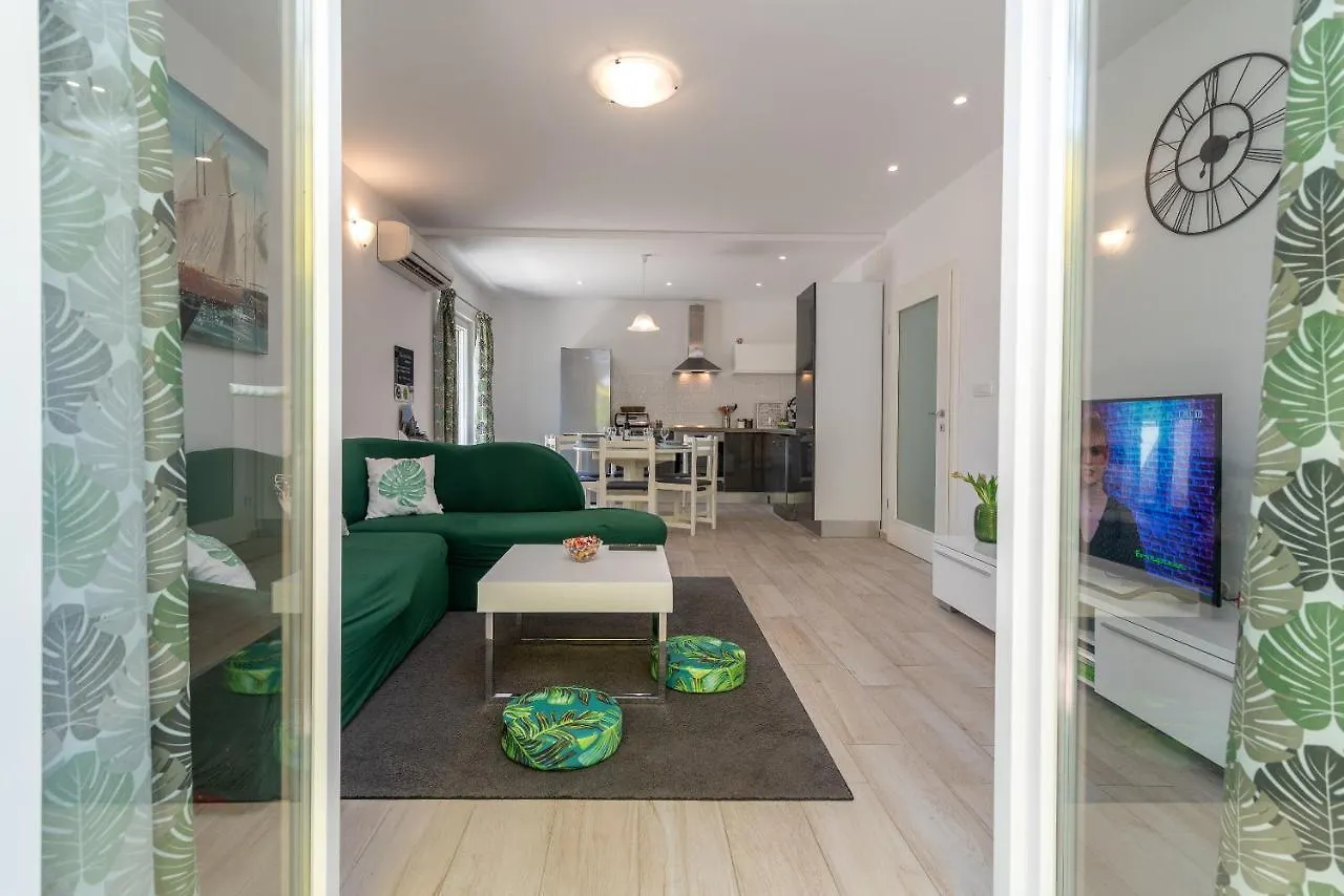 Apartment Ela Trogir 0*,